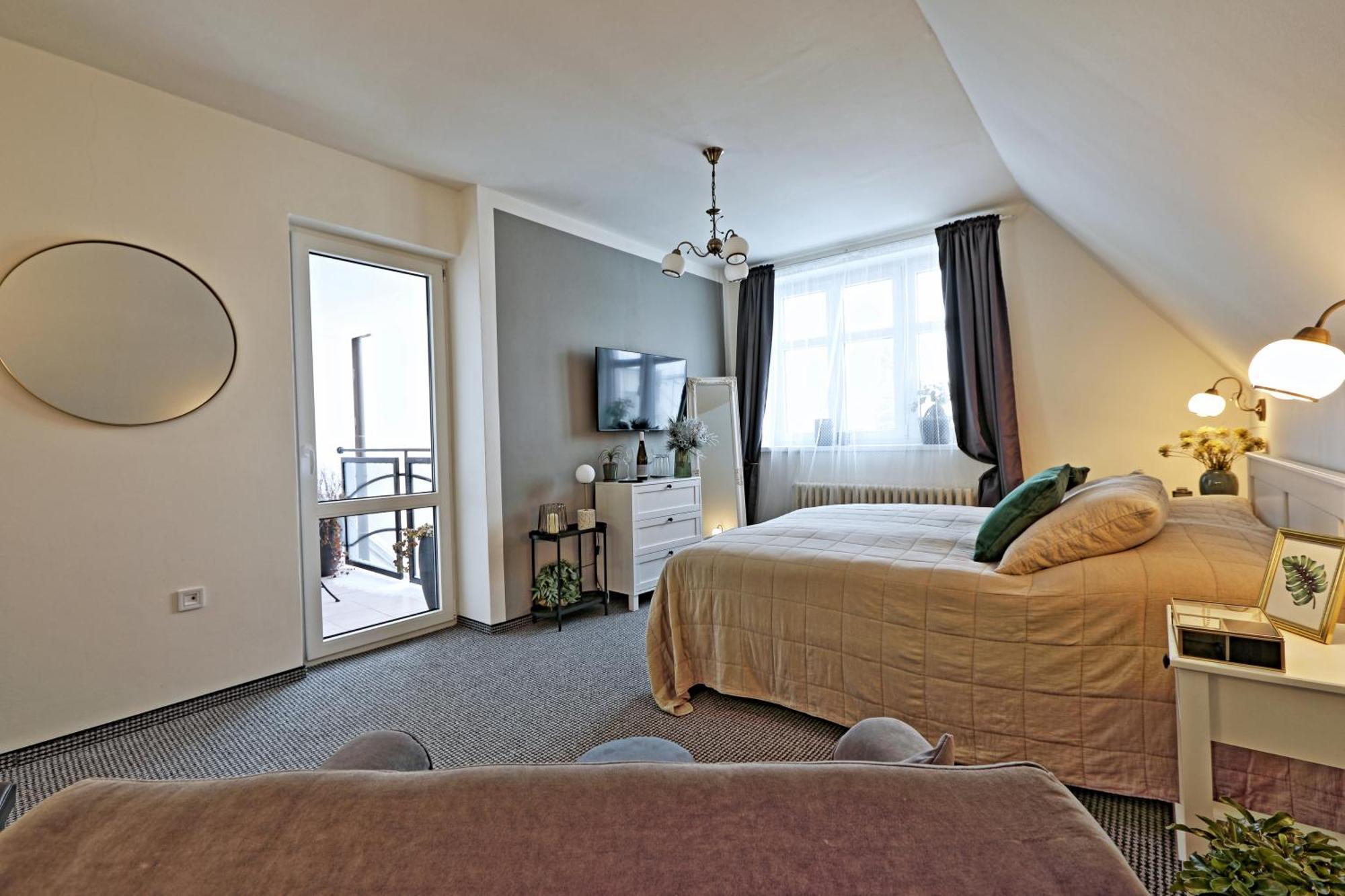 Bella Casa Hotell Mnichovo Hradiště Exteriör bild